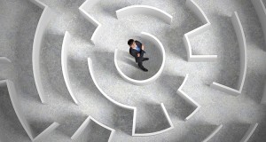 La inteligencia de mercado en la toma de decisiones estratégicas.